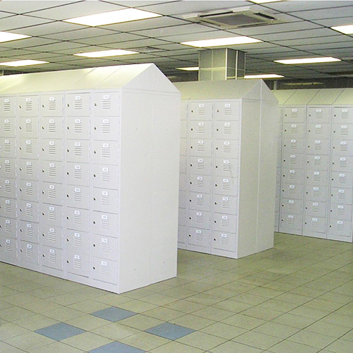 Tủ locker sắt trong văn phòng